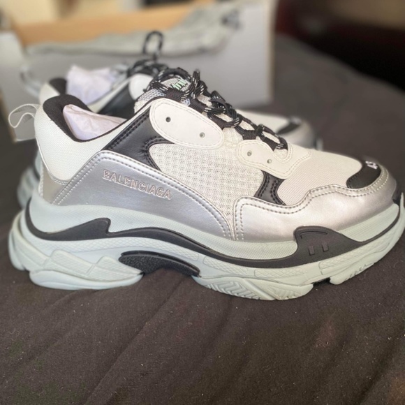 Shoes - Picture 3 of 5